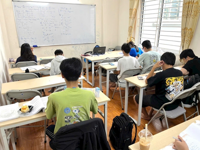Hà Nội cấm dạy thêm dưới mọi hình thức trong dịp hè- Ảnh 1. Hà Nội cấm dạy thêm dưới mọi hình thức trong dịp hè- Ảnh 1.