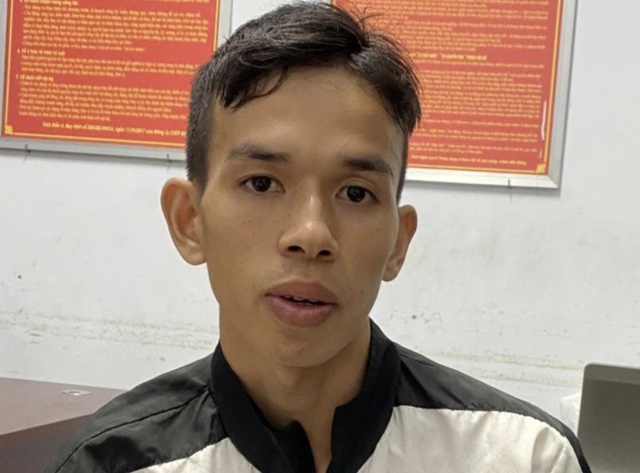 Đưa bạn gái đi uống nước, thanh niên tranh thủ trộm cắp điện thoại ở bãi biển- Ảnh 1. Đưa bạn gái đi uống nước, thanh niên tranh thủ trộm cắp điện thoại ở bãi biển- Ảnh 1.