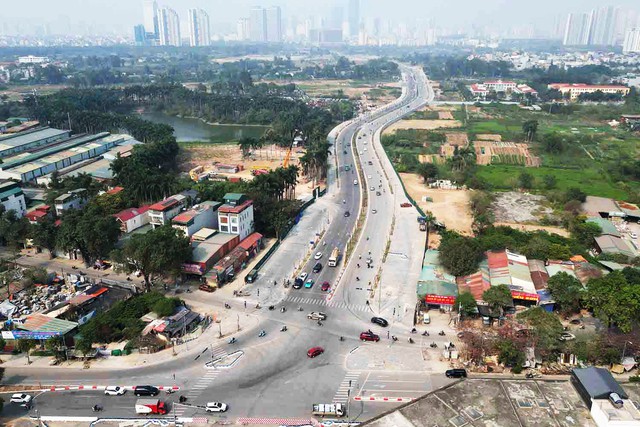Hà Nội: Nhiều bất cập giao thông 'lộ diện' ngay sau thông xe đường mới- Ảnh 3. Hà Nội: Nhiều bất cập giao thông 'lộ diện' ngay sau thông xe đường mới- Ảnh 3.