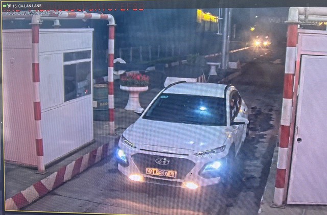 Xử lý tài xế lái ô tô chạy ngược chiều trên cao tốc- Ảnh 2. Xử lý tài xế lái ô tô chạy ngược chiều trên cao tốc- Ảnh 2.