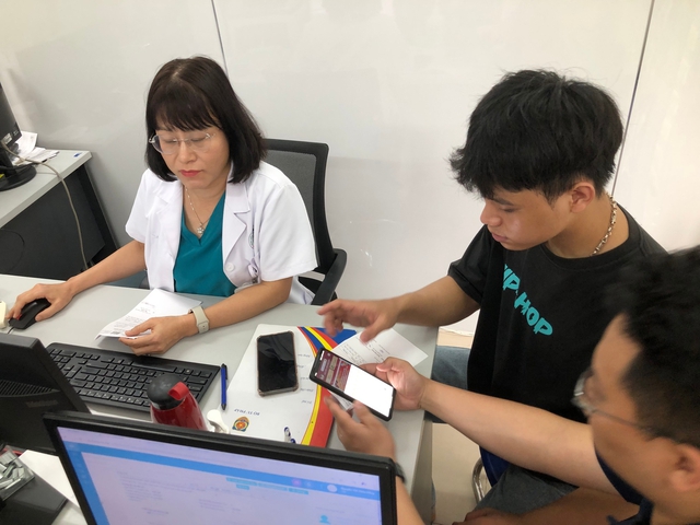 Bệnh viện đầu tiên thực hiện chữ ký số trên VNeiD cho người bệnh- Ảnh 1. Bệnh viện đầu tiên thực hiện chữ ký số trên VNeiD cho người bệnh- Ảnh 1.