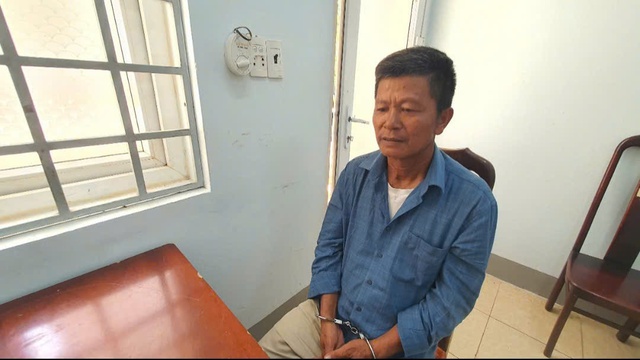 U70 ném ly thủy tinh vào mặt bạn nhậu ở Đắk Lắk rồi bỏ trốn sang Camphuchia- Ảnh 1. U70 ném ly thủy tinh vào mặt bạn nhậu ở Đắk Lắk rồi bỏ trốn sang Camphuchia- Ảnh 1.