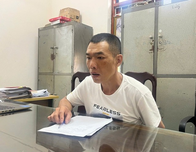 Gã đàn ông cướp giật điện thoại trong túi quần của nhiều phụ nữ- Ảnh 1. Gã đàn ông cướp giật điện thoại trong túi quần của nhiều phụ nữ- Ảnh 1.