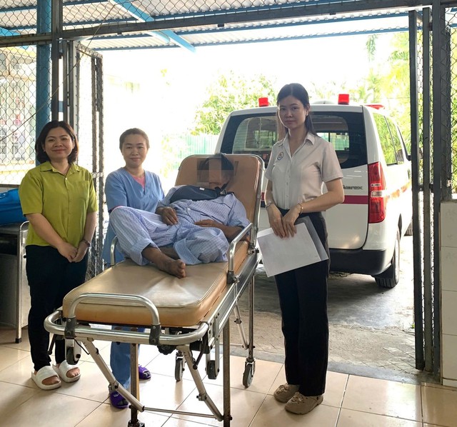 Ấm tình những cuộc bàn giao bệnh nhân đặc biệt- Ảnh 3. Ấm tình những cuộc bàn giao bệnh nhân đặc biệt- Ảnh 3.