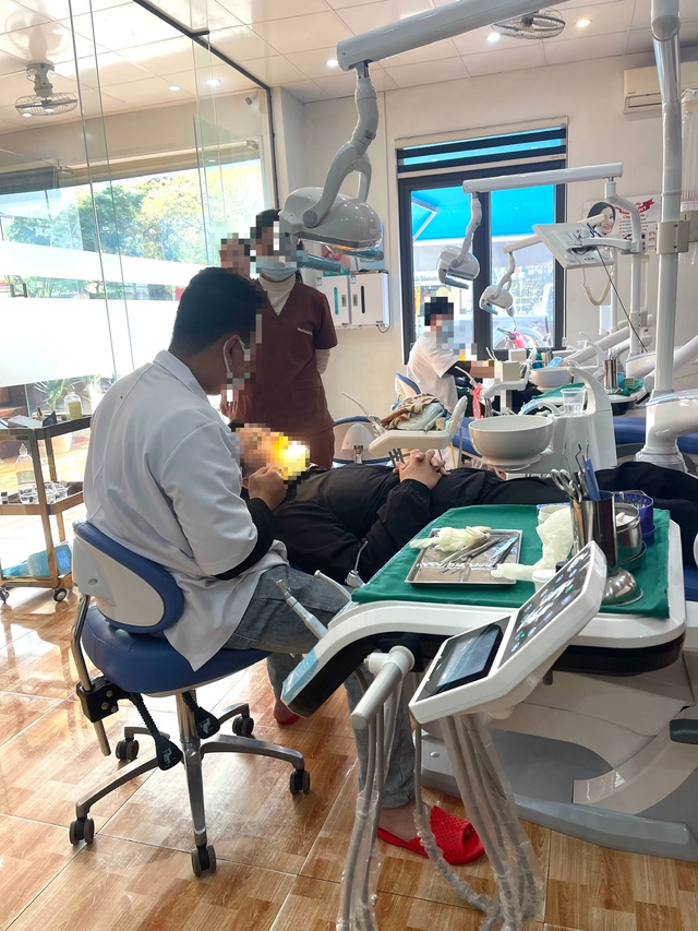 Quảng Bình: Nhiều cơ sở nha khoa ngang nhiên hoạt động trái quy định- Ảnh 2. Quảng Bình: Nhiều cơ sở nha khoa ngang nhiên hoạt động trái quy định- Ảnh 2.
