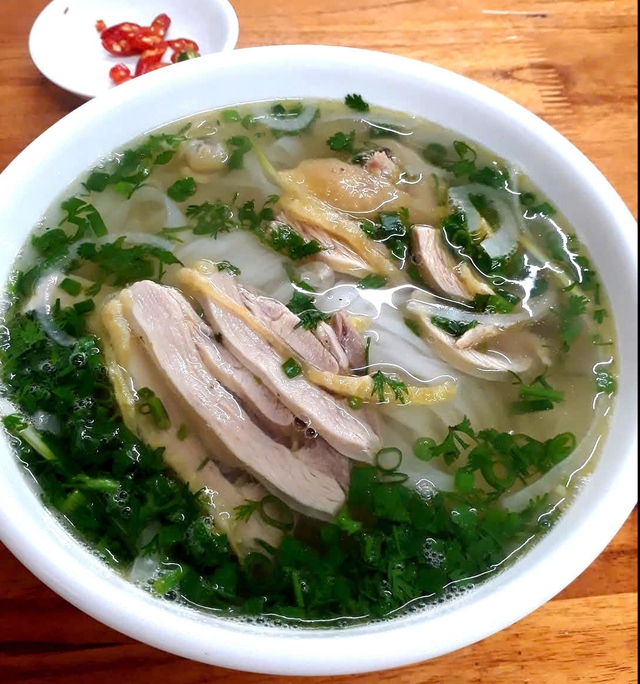 Quán phở đồng loạt tăng giá, khách chuyển sang bánh mỳ, bún riêu- Ảnh 2. Quán phở đồng loạt tăng giá, khách chuyển sang bánh mỳ, bún riêu- Ảnh 2.