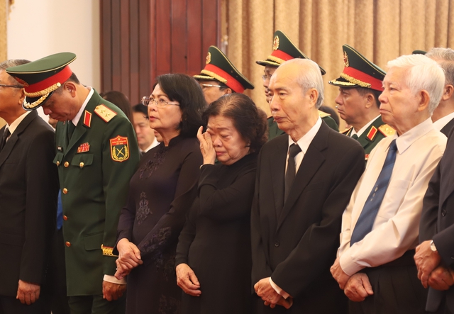 Lễ truy điệu nguyên Chủ tịch nước Trần Đức Lương tại TPHCM- Ảnh 3. Lễ truy điệu nguyên Chủ tịch nước Trần Đức Lương tại TPHCM- Ảnh 3.