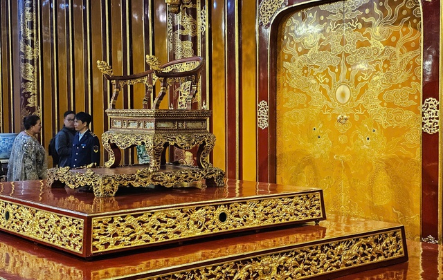 Bộ VHTT&DL cử thành viên tham gia hội đồng đánh giá tình trạng ngai vua triều Nguyễn bị phá hoại- Ảnh 1. Bộ VHTT&DL cử thành viên tham gia hội đồng đánh giá tình trạng ngai vua triều Nguyễn bị phá hoại- Ảnh 1.