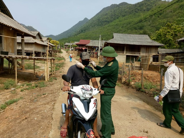Thanh Hoá tăng cường phòng chống COVID-19 từ cửa khẩu đến cảng biển- Ảnh 3.