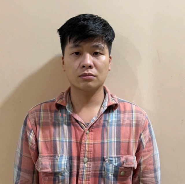 Hơn 10 năm lẩn trốn, nghi phạm giết người tại cửa hàng làm tóc ra đầu thú - Ảnh 1.