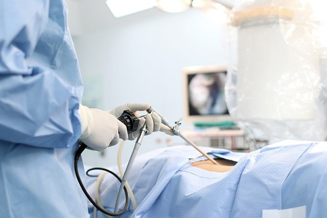 Điểm khác biệt của các phương pháp phẫu thuật nội soi lồng ngực có hỗ trợ video (VATS)- Ảnh 1.