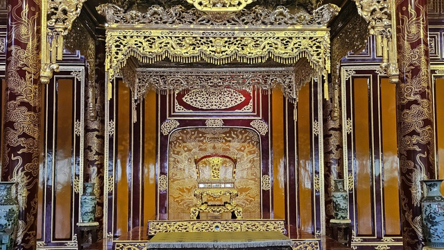 Huế đề xuất lập hội đồng xây dựng phương án tu sửa ngai vua bị phá hoại- Ảnh 1. Huế đề xuất lập hội đồng xây dựng phương án tu sửa ngai vua bị phá hoại- Ảnh 1.