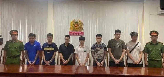 Bắt giữ 7 đối tượng mặc đồ đen đi đập phá quán phở- Ảnh 2. Bắt giữ 7 đối tượng mặc đồ đen đi đập phá quán phở- Ảnh 2.