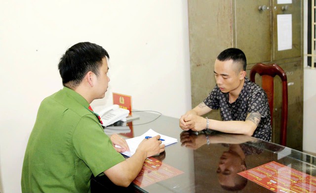 Giả vờ mua vàng rồi cướp- Ảnh 1. Giả vờ mua vàng rồi cướp- Ảnh 1.