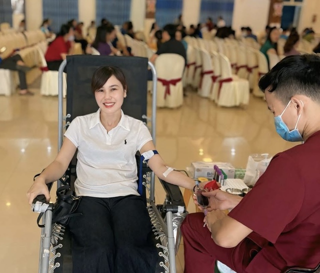 Hàng trăm người ở huyện miền núi đi 'cho máu' cứu người- Ảnh 2. Hàng trăm người ở huyện miền núi đi 'cho máu' cứu người- Ảnh 2.