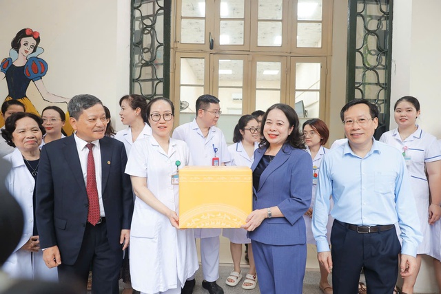 Phó Chủ tịch nước: Chăm sóc sức khỏe trẻ em chính là chuẩn bị cho tương lai tươi đẹp của đất nước- Ảnh 7. Phó Chủ tịch nước: Chăm sóc sức khỏe trẻ em chính là chuẩn bị cho tương lai tươi đẹp của đất nước- Ảnh 7.