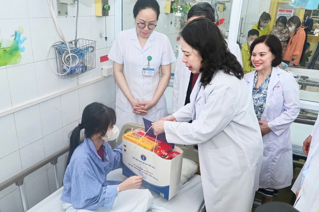 Phó Chủ tịch nước: Chăm sóc sức khỏe trẻ em chính là chuẩn bị cho tương lai tươi đẹp của đất nước- Ảnh 2. Phó Chủ tịch nước: Chăm sóc sức khỏe trẻ em chính là chuẩn bị cho tương lai tươi đẹp của đất nước- Ảnh 2.