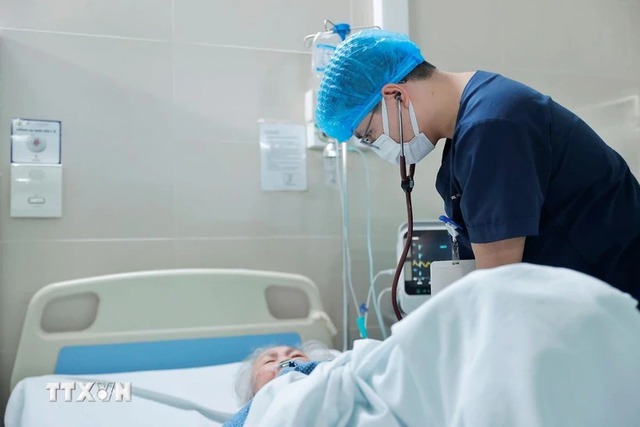 Bộ Y tế chủ động phối hợp với WHO, các đơn vị liên quan đánh giá nguy cơ và triển khai công tác phòng, chống COVID-19- Ảnh 1.