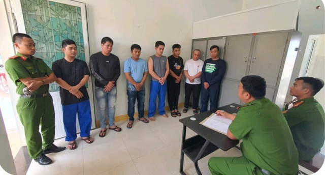 Quá trình truy bắt nhóm mặc đồ đen đập phá quán phở, tạt sơn nhà ‘con nợ’ như thế nào?- Ảnh 2. Quá trình truy bắt nhóm mặc đồ đen đập phá quán phở, tạt sơn nhà ‘con nợ’ như thế nào?- Ảnh 2.