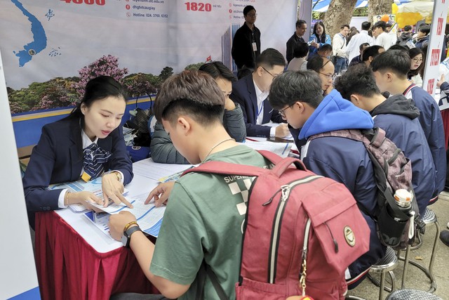 Điểm sàn thi đánh giá năng lực, tư duy 2025: Thí sinh cần nắm rõ- Ảnh 1. Điểm sàn thi đánh giá năng lực, tư duy 2025: Thí sinh cần nắm rõ- Ảnh 1.