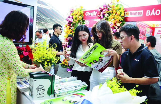 Hơn 400 đại biểu tham dự Hội thảo kỷ niệm 100 năm Báo chí cách mạng Việt Nam- Ảnh 1. Hơn 400 đại biểu tham dự Hội thảo kỷ niệm 100 năm Báo chí cách mạng Việt Nam- Ảnh 1.