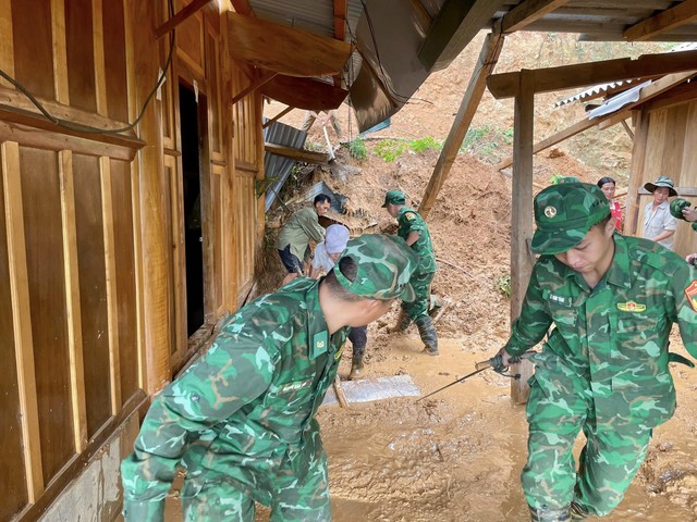 Khẩn trương khắc phục hậu quả mưa lũ tại các huyện miền núi- Ảnh 1. Khẩn trương khắc phục hậu quả mưa lũ tại các huyện miền núi- Ảnh 1.