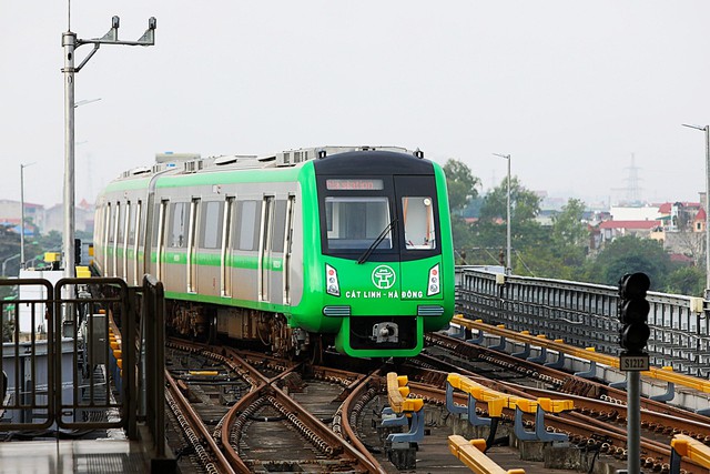 Metro Cát Linh - Hà Đông lại gặp sự cố, tàu không thể chạy hết hành trình- Ảnh 2. Metro Cát Linh - Hà Đông lại gặp sự cố, tàu không thể chạy hết hành trình- Ảnh 2.