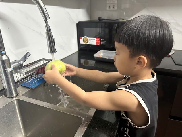 Mới nghỉ hè, mẹ đi làm nhận 10 cuộc gọi của con trong buổi sáng- Ảnh 2.
