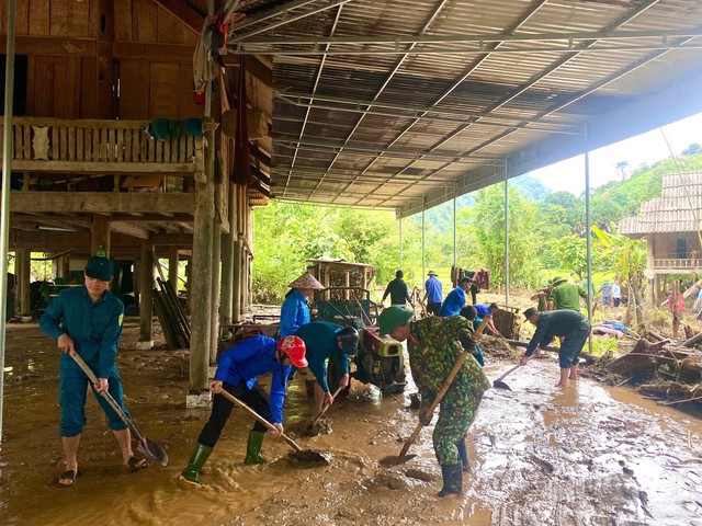 Khẩn trương khắc phục hậu quả mưa lũ tại các huyện miền núi- Ảnh 4. Khẩn trương khắc phục hậu quả mưa lũ tại các huyện miền núi- Ảnh 4.