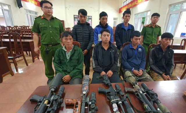 Bắt 7 đối tượng mang súng tự chế vào rừng để săn bắn- Ảnh 1. Bắt 7 đối tượng mang súng tự chế vào rừng để săn bắn- Ảnh 1.