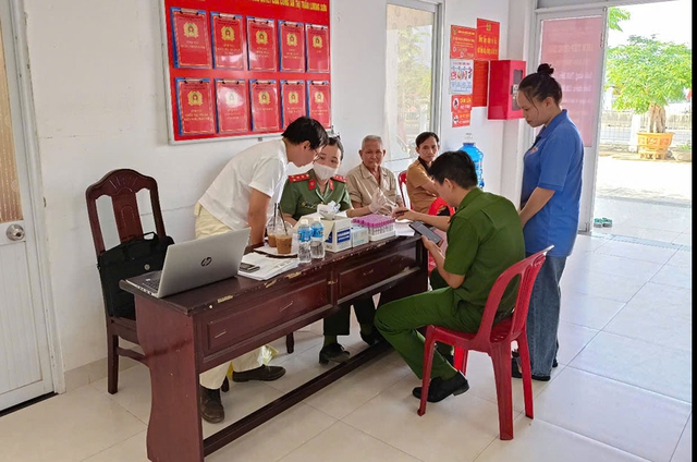 Bình Thuận thu nhận mẫu ADN cho thân nhân liệt sĩ chưa xác định được thông tin- Ảnh 1. Bình Thuận thu nhận mẫu ADN cho thân nhân liệt sĩ chưa xác định được thông tin- Ảnh 1.