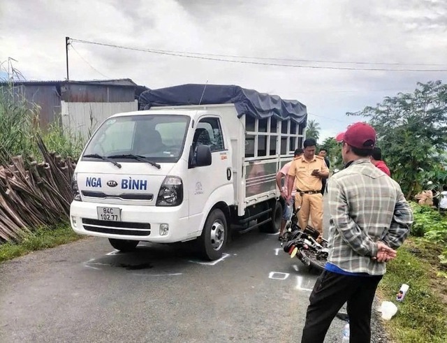 Đang khẩn trương điều tra, xác minh vụ nữ sinh bị xe tải cán ở Vĩnh Long- Ảnh 1. Đang khẩn trương điều tra, xác minh vụ nữ sinh bị xe tải cán ở Vĩnh Long- Ảnh 1.