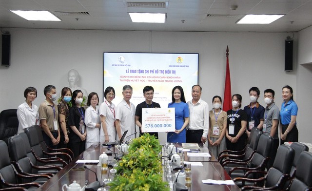 Công đoàn Ngân hàng Việt Nam đồng hành cùng bệnh nhi tại Viện Huyết học - Truyền máu Trung ương- Ảnh 1. Công đoàn Ngân hàng Việt Nam đồng hành cùng bệnh nhi tại Viện Huyết học - Truyền máu Trung ương- Ảnh 1.