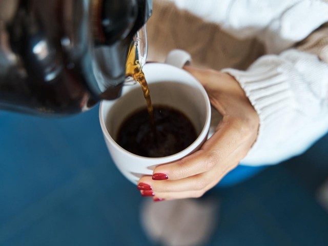 Uống cà phê khi đói: Lợi và hại cần cân nhắc- Ảnh 1.
