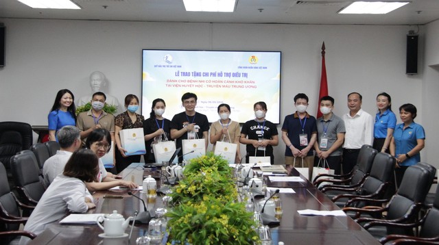 Công đoàn Ngân hàng Việt Nam đồng hành cùng bệnh nhi tại Viện Huyết học - Truyền máu Trung ương- Ảnh 5. Công đoàn Ngân hàng Việt Nam đồng hành cùng bệnh nhi tại Viện Huyết học - Truyền máu Trung ương- Ảnh 5.