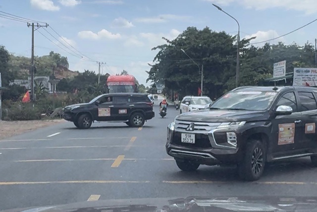 Góc pháp lý vụ dừng ô tô chặn ngang Quốc lộ 20 cho đoàn xe đi qua- Ảnh 1. Góc pháp lý vụ dừng ô tô chặn ngang Quốc lộ 20 cho đoàn xe đi qua- Ảnh 1.
