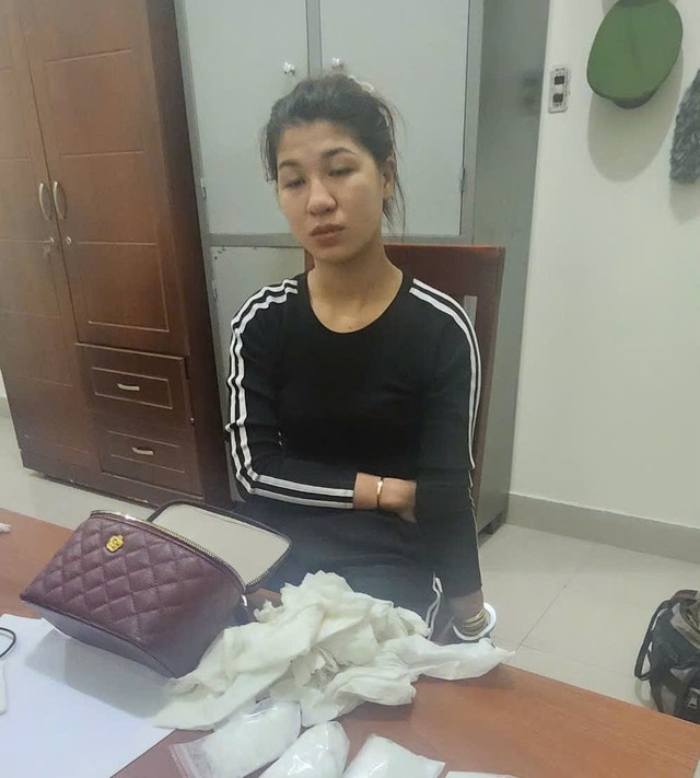 Bắt quả tang đôi nam nữ đang nhận ma túy để bán kiếm lời- Ảnh 1. Bắt quả tang đôi nam nữ đang nhận ma túy để bán kiếm lời- Ảnh 1.