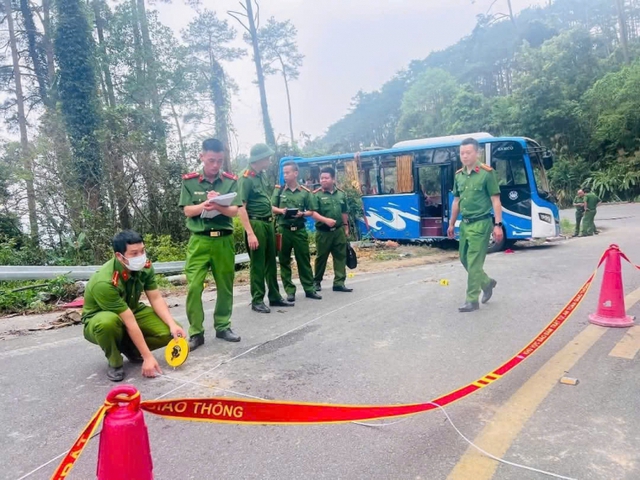 Bắt tạm giam lái xe gây tai nạn khiến 4 người tử vong ở Tam Đảo- Ảnh 1. Bắt tạm giam lái xe gây tai nạn khiến 4 người tử vong ở Tam Đảo- Ảnh 1.