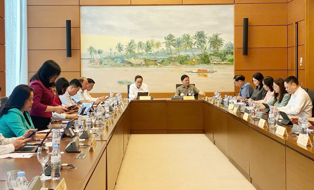 Cần bổ sung quy định bãi nhiệm, cho thôi việc khi cán bộ bị phạt tù hưởng án treo- Ảnh 1. Cần bổ sung quy định bãi nhiệm, cho thôi việc khi cán bộ bị phạt tù hưởng án treo- Ảnh 1.