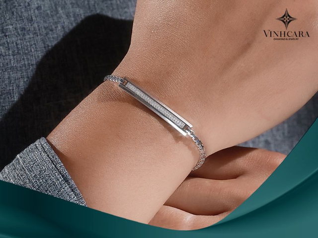 9 trang sức kim cương tinh xảo 'bán chạy' hàng đầu của Vĩnh Cara- Ảnh 2. 9 trang sức kim cương tinh xảo 'bán chạy' hàng đầu của Vĩnh Cara- Ảnh 2.