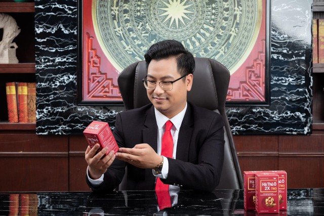 Tóc bạc, rụng sớm ở người trẻ: Dấu hiệu cảnh báo rối loạn nội sinh- Ảnh 2. Tóc bạc, rụng sớm ở người trẻ: Dấu hiệu cảnh báo rối loạn nội sinh- Ảnh 2.