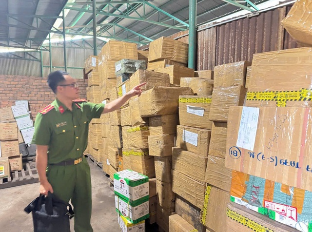 Khởi tố 2 đối tượng buôn lậu thuốc làm chín sầu riêng với số tiền giao dịch gần 100 tỉ đồng- Ảnh 2. Khởi tố 2 đối tượng buôn lậu thuốc làm chín sầu riêng với số tiền giao dịch gần 100 tỉ đồng- Ảnh 2.