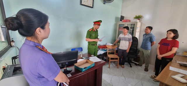Mua bán trái phép hóa đơn, giám đốc và kế toán công ty bị khởi tố- Ảnh 1. Mua bán trái phép hóa đơn, giám đốc và kế toán công ty bị khởi tố- Ảnh 1.
