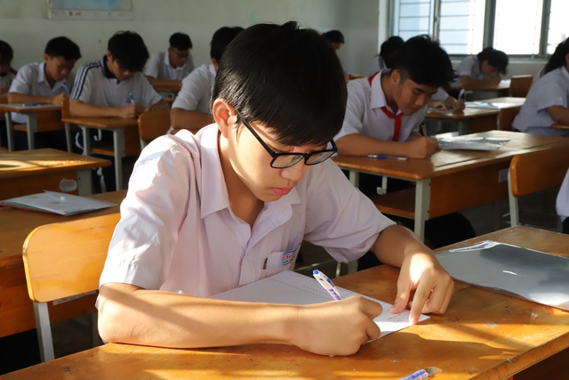 Thứ trưởng Bộ GD&ĐT: Quy mô kỳ thi THPT năm 2025 có thể khác nhau, nhưng an toàn phải như nhau- Ảnh 2. Thứ trưởng Bộ GD&ĐT: Quy mô kỳ thi THPT năm 2025 có thể khác nhau, nhưng an toàn phải như nhau- Ảnh 2.