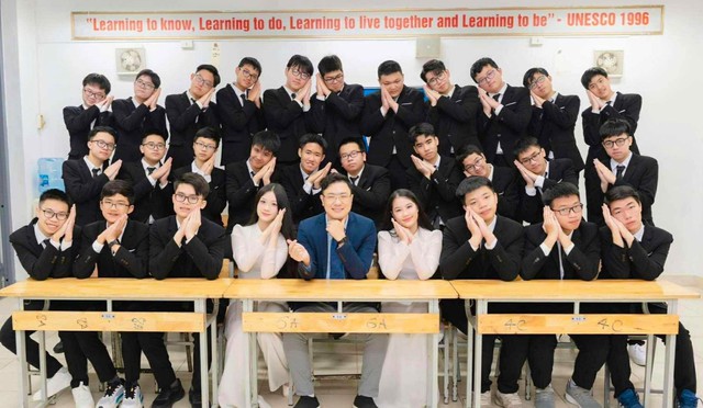 Hai ngôi trường 'khủng' với tỷ lệ đỗ lớp 10 chuyên ấn tượng- Ảnh 2.