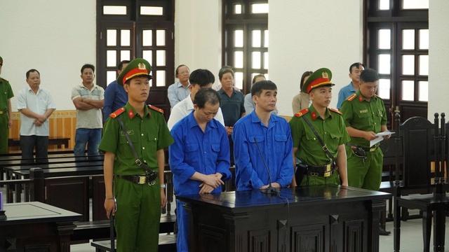 'Mánh khóe' của 2 phó giám đốc 86 lần nhận hối lộ để làm khống hồ sơ đăng kiểm- Ảnh 1. 'Mánh khóe' của 2 phó giám đốc 86 lần nhận hối lộ để làm khống hồ sơ đăng kiểm- Ảnh 1.