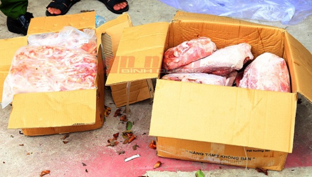 Hơn 11 tấn thịt gà, lợn hết hạn, không rõ nguồn gốc bị chặn trước khi vào bếp ăn- Ảnh 1. Hơn 11 tấn thịt gà, lợn hết hạn, không rõ nguồn gốc bị chặn trước khi vào bếp ăn- Ảnh 1.