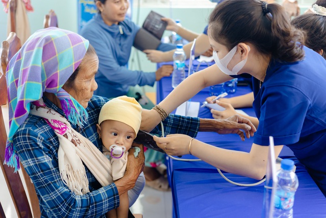 Long Châu sẻ chia – Hành trình sức khoẻ, vì một Việt Nam khỏe mạnh- Ảnh 2. Long Châu sẻ chia – Hành trình sức khoẻ, vì một Việt Nam khỏe mạnh- Ảnh 2.