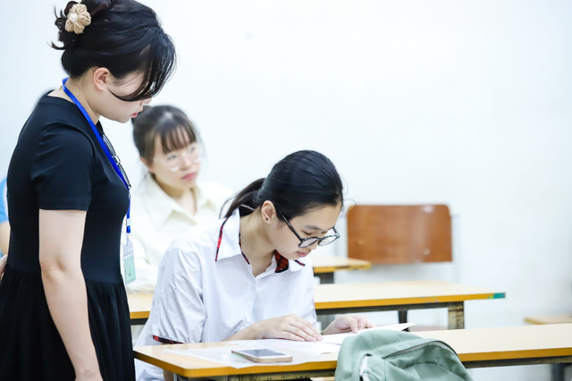 Đáp án chi tiết các môn thi lớp 10 THPT công lập Hà Nội 2025- Ảnh 1. Đáp án chi tiết các môn thi lớp 10 THPT công lập Hà Nội 2025- Ảnh 1.