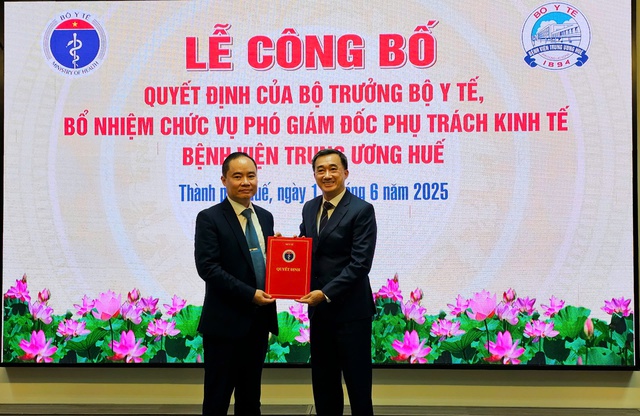 Bổ nhiệm Phó Giám đốc Bệnh viện Trung ương Huế- Ảnh 2. Bổ nhiệm Phó Giám đốc Bệnh viện Trung ương Huế- Ảnh 2.